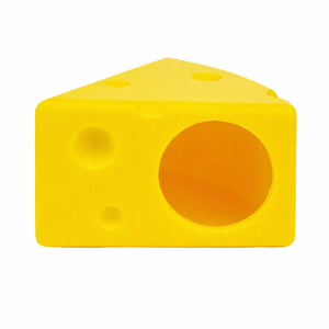 Cheese Hideout «Gouda» — close-up of the feeding dishes