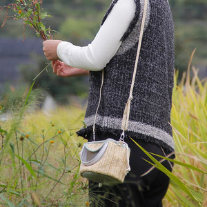 Mesh Carrier «Breeze» — detail of the shoulder strap